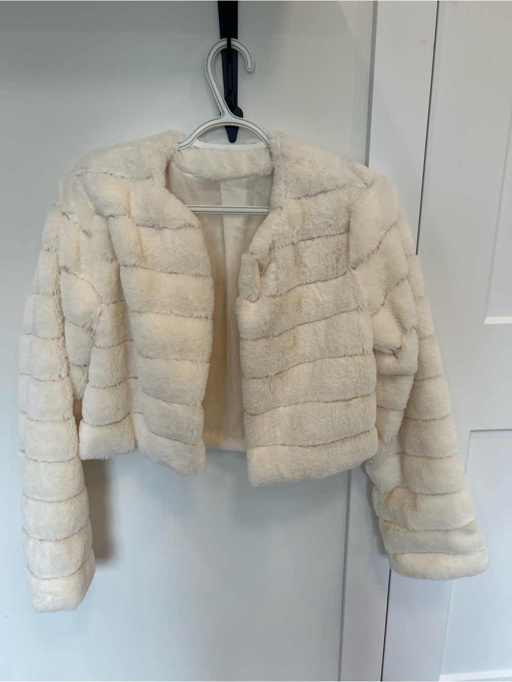 Women's Cream Faux Fur Cropped Jacket